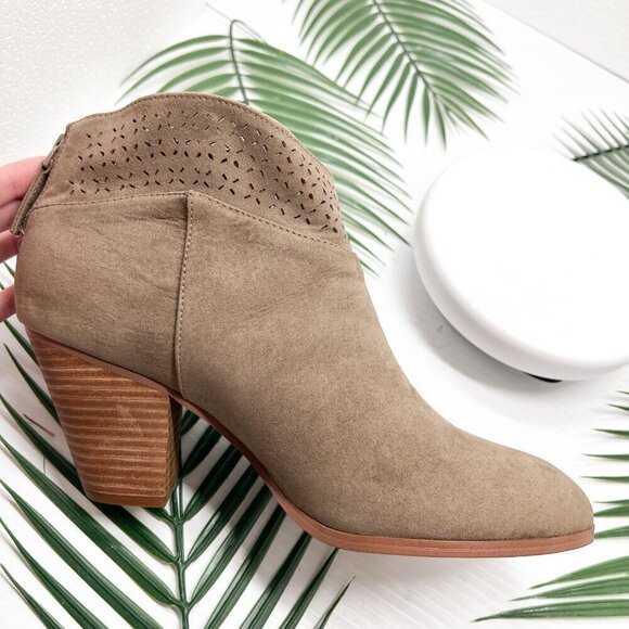 Violet & Red Jackson Lazer Cut Topline Ankle Bootie in Taupe Brown Size 9 NWOB - Picture 8 of 10